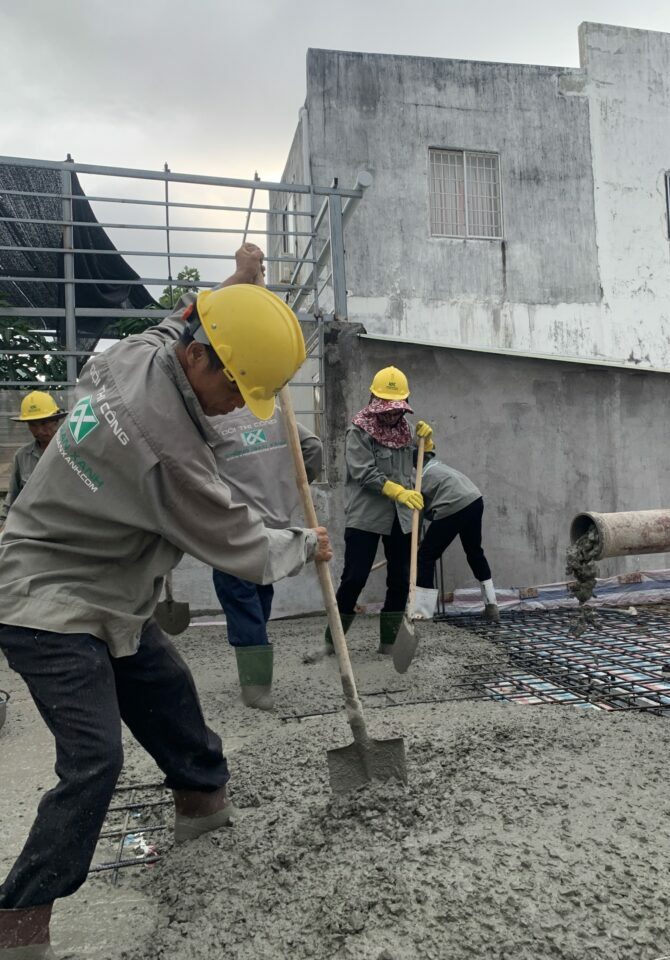 Đội xây dựng của công ty kiến trúc Không Gian Xanh